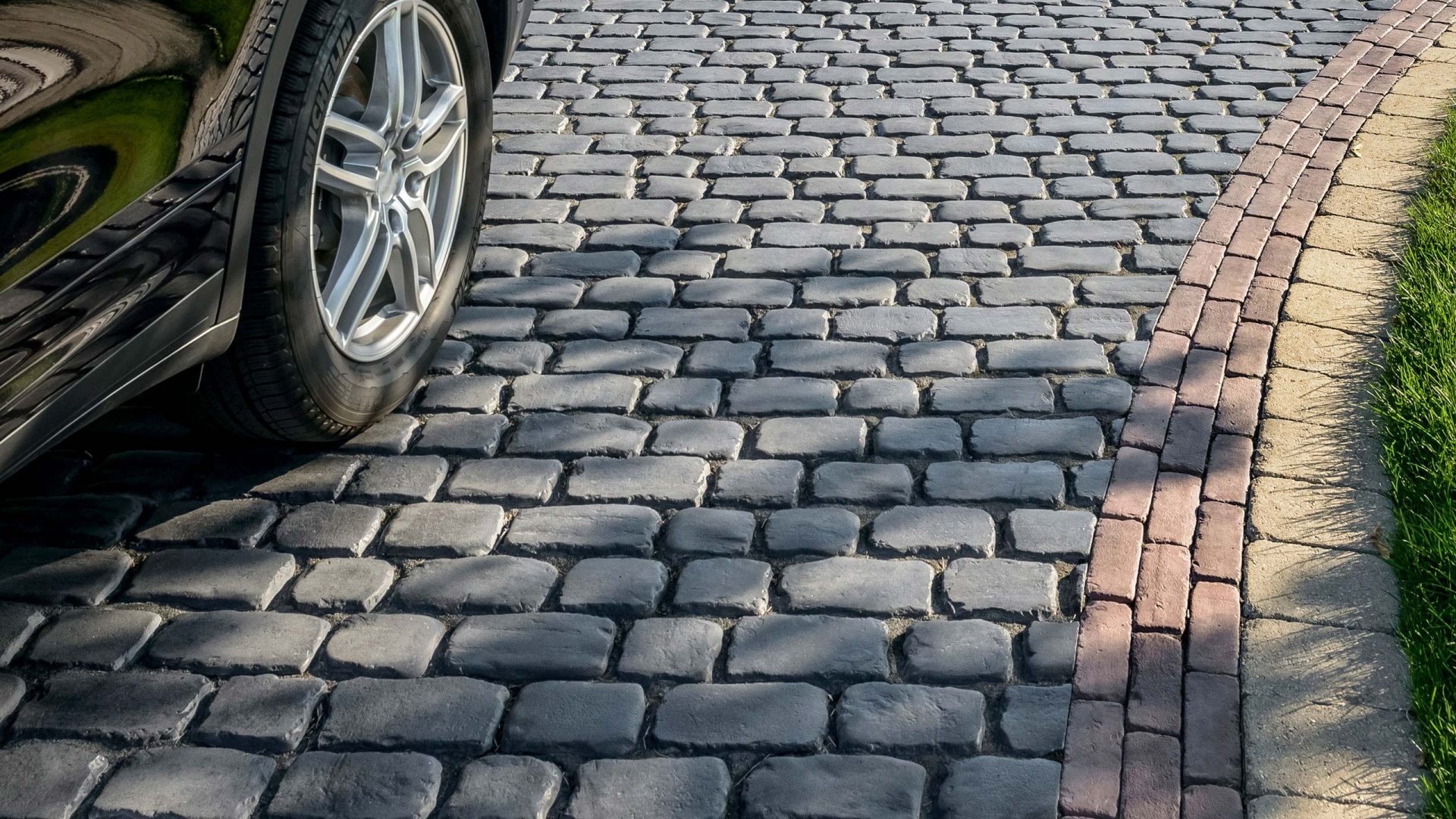 Concrete Pavers Driveways: 8 Pros and Cons to Consider Before Installation